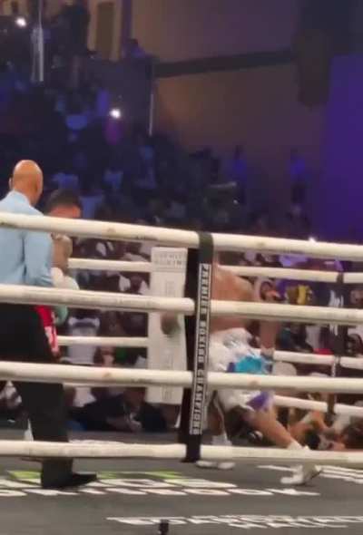 Boots Ennis&acirc;s slo-mo combo sequence during Saturday&acirc;s fight.