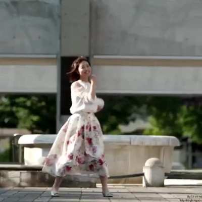 Akari Dancing