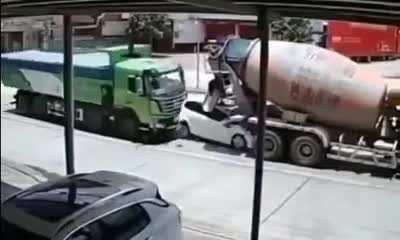 A couple survives unscathed after an extreme accident
