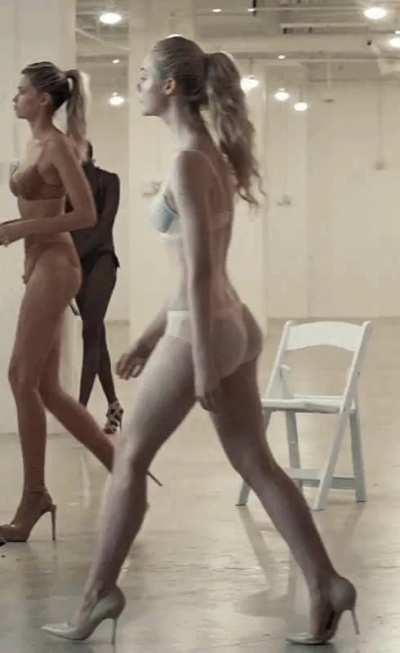Elle Fanning&rsquo;s body is perfection