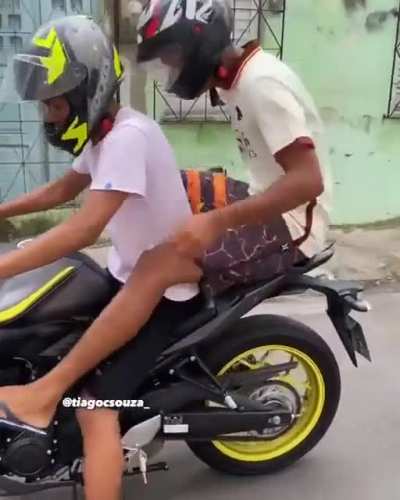 Segura direito aí rapa.