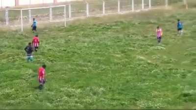 Um campo (pasto) de um time da terceira divisão peruana