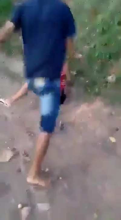 "Perai guarda ai o meu celular"