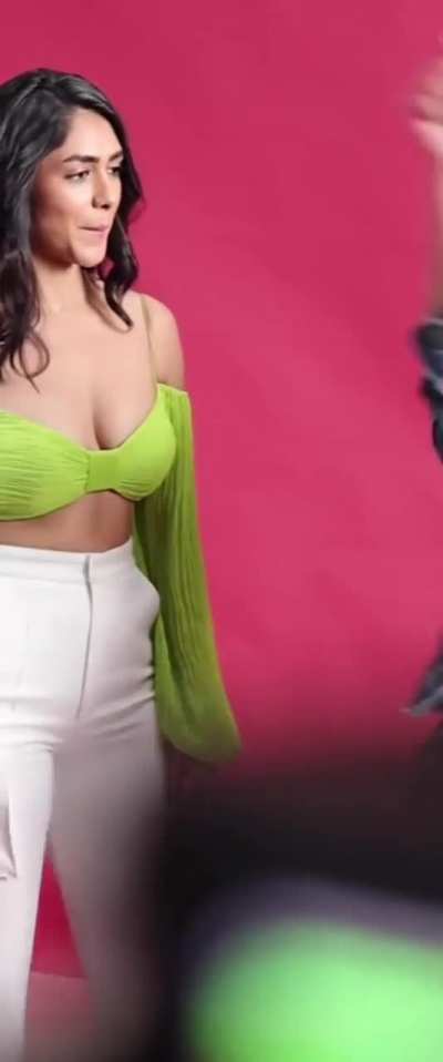 Mrunal Thakur 