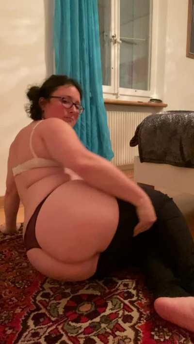 Who wants to get in between these cheeks?