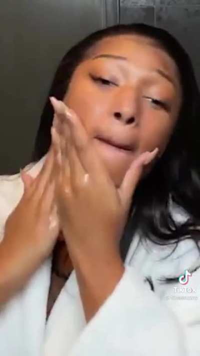 "Megan thee stallion looks so better without makeup&rdquo;