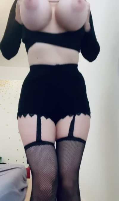 Huge tit reveal (OC)