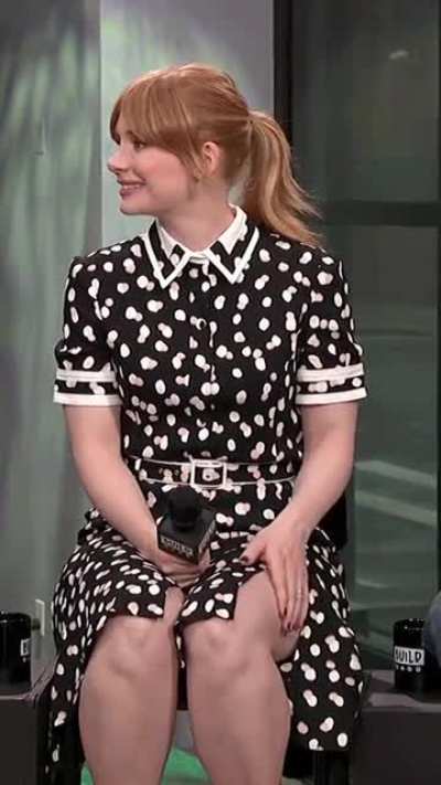 BDH&rsquo;s dress can&rsquo;t hide her THICC thighs!