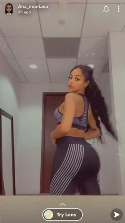 Showing off the🍑