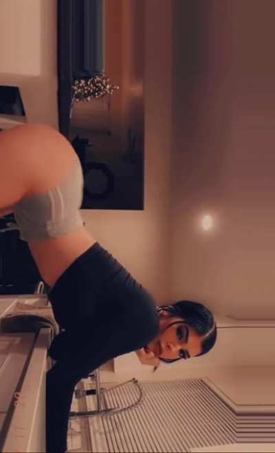 @taylorchambers10 — Gah damnnn 😳🎂