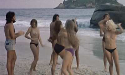 Group - The Awakening of Annie (FR-BR1976) (1/2) - Topless dancing on the beach (daytime)