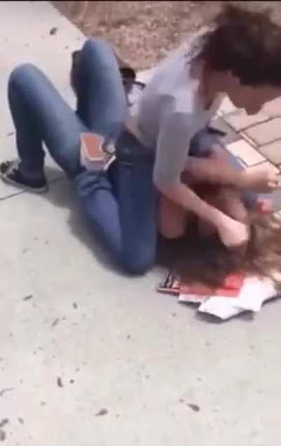 ruthless chick banging girl&rsquo;s head on the ground over a guy
