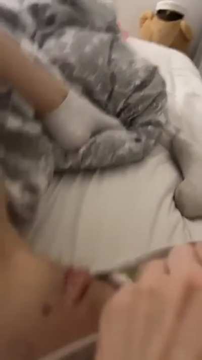 M&aring;nga klagade p&aring; att f&ouml;rra va f&ouml;r m&ouml;rk🙈 Vem h&auml;r vill knulla en nybliven tight 18&aring;ring?🥵💦💦