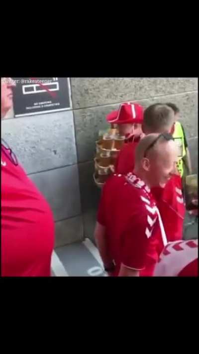 Not only did Denmark beat Russia 4-1, this Danish fan decided to celebrate by showing that he&rsquo;s able to carry no less than 12 beers and a french hotdog 🤣 #EURO2020