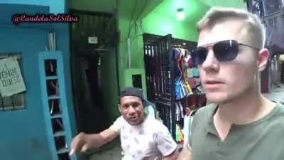 Como te metes asi a la villa 31....es una sentencia de muerte.