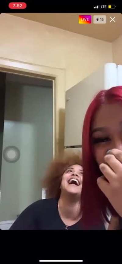 2 Latina thots