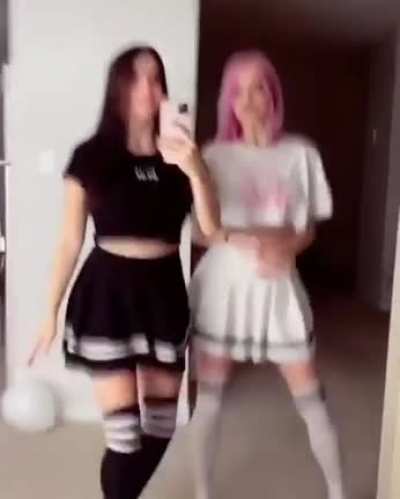 bizde niye b&ouml;yle cici kızlar yok 😔