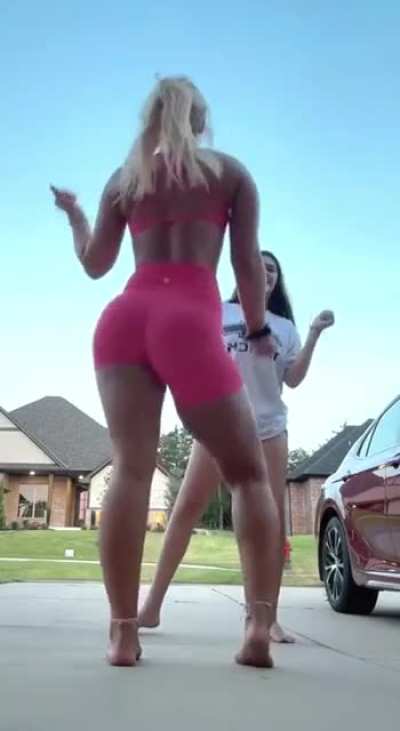 Juli&alpha;nn&alpha;. 🍑