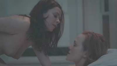Anna Friel eating Louisa Krause's plot in Girlfriend Experience (S02E07)