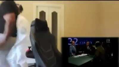 siyah adamlar d&ouml;nek (k&ouml;t&uuml; kelime) kelimesini duyunca şaşırıyolar kızıyorlar.