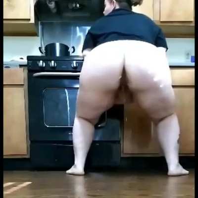 "Volume Up 🎧" Twerking 💃 and splashing my diarrhea 💩 everywhere because I don't give a f***. Have a good day loves 💋
