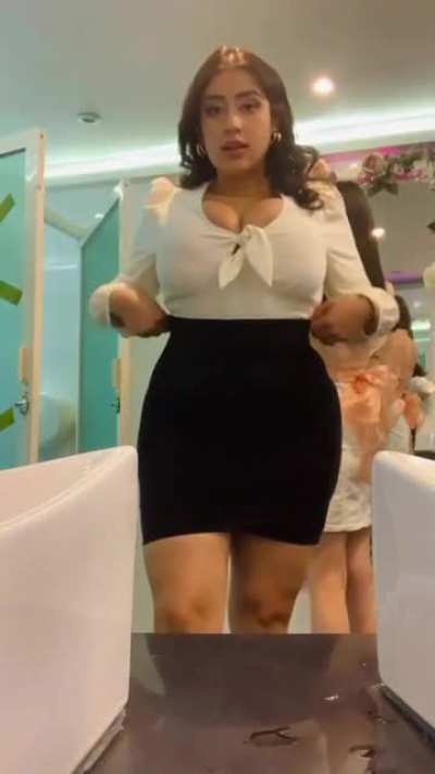 Esa blusa est&aacute; por reventar