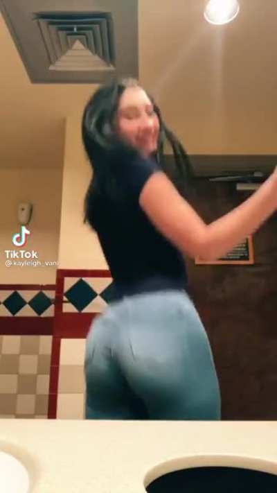 🍑🤪🍑🤪