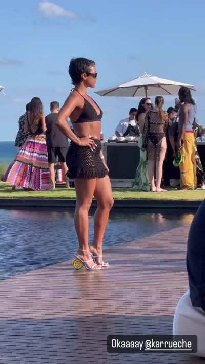 👑