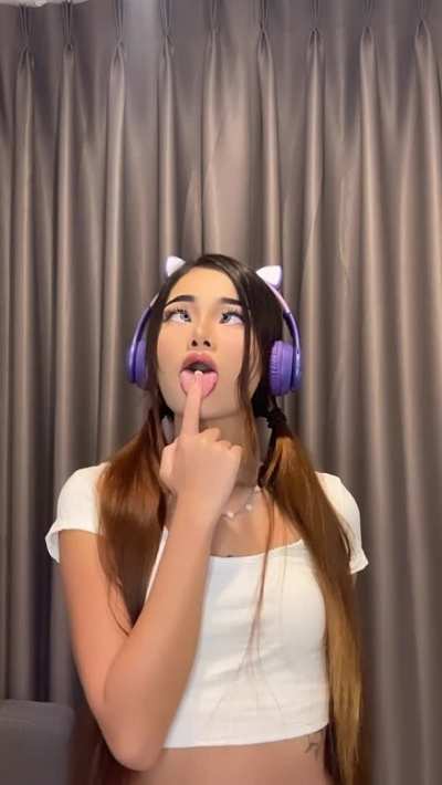 I&rsquo;m just 4&rsquo;10.. smash or pass?