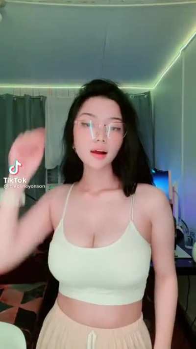 Asian with big tits are amazing 😍