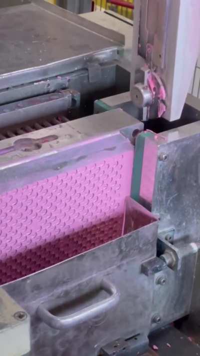 Crayons Extruding