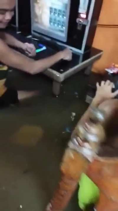 I don&rsquo;t care about my surroundings, I need to get online!