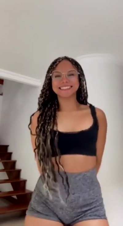 Emily (@ilovesmilinggg)