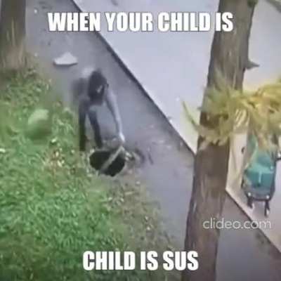 When the child is sus😳