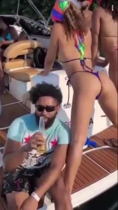 HMC while I twerk on the stern