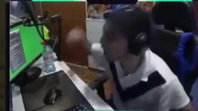 Beelce cada que aparecia chika: