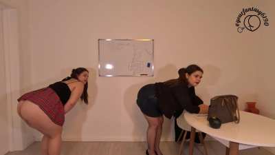 Teacher farting class 👩&zwj;🏫💨