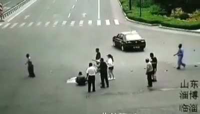 Bahtsız bedeviyi &ccedil;&ouml;lde kutup ayıları sikerken.