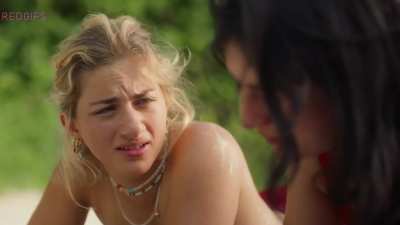 [Topless] Louise Malek "H&eacute;l&egrave;ne et les filles" 2024