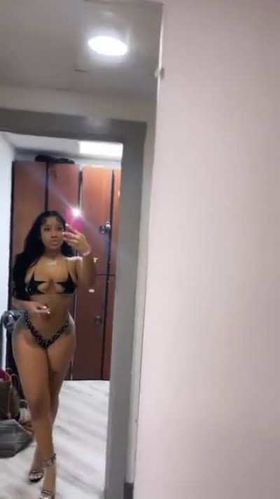🍑🤳🏽🖤