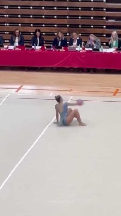 it&rsquo;s incredible how every year she can performs an iconic routine with ball 🤯 her name is  
Alice
