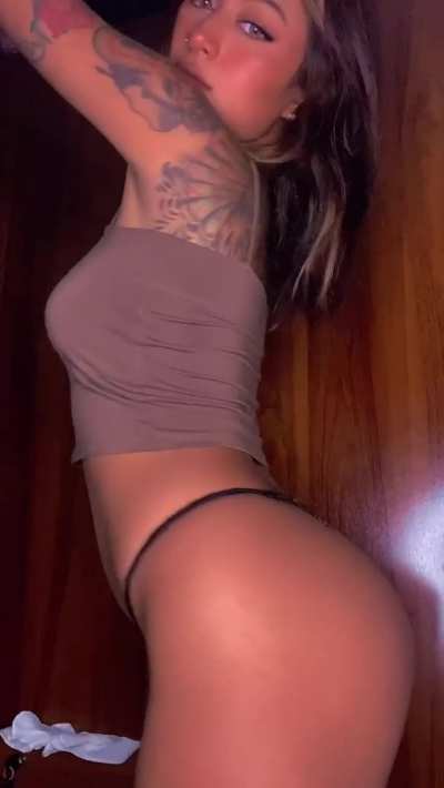 be honest, would you masturbate if I sent you one of my nudes? 😁