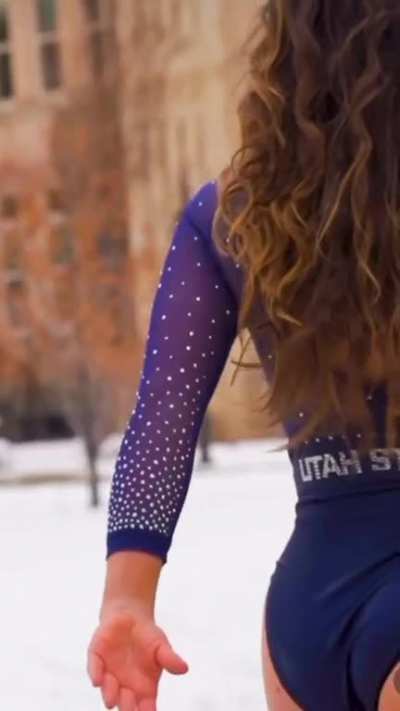 Utah State&rsquo;s Ariel Toomey&hellip;DAMN🤩🤍💙🤸&zwj;♀️