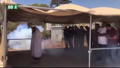 Israeli police throws stun grenade and tear gas at palestinians praying