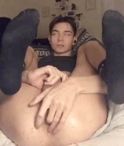 I love fingering my hole🥵