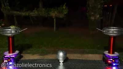 Man&rsquo;s Tesla coils turn against him