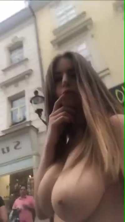 She be showing off