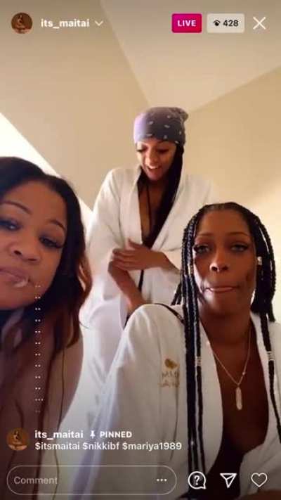 IG live Mai all nude in background