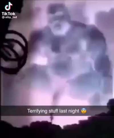 😨