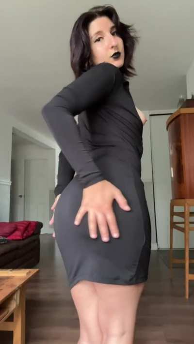 This dress shows off my curves perfectly [STBA]